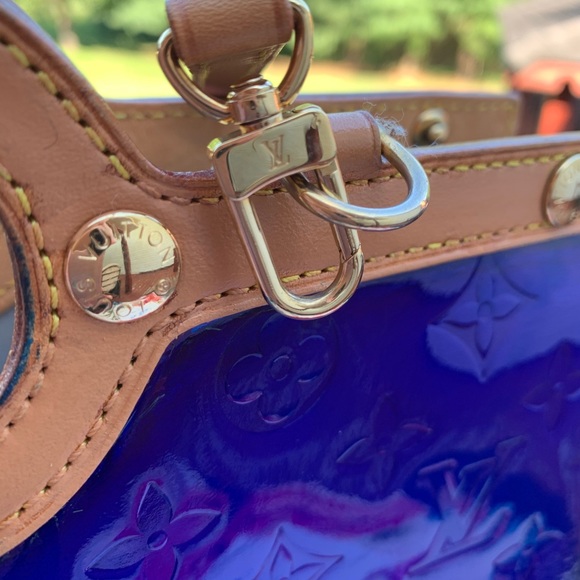 ******SOLD****AUTHENTIC LV Monogram Vernis Roxbury - Picture 4 of 12